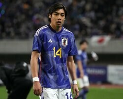 「曲芸かな」伊東純也、“シュートモーション→ベルベットパス”の一部始終！「イナズマ君そんなこともできるのか」