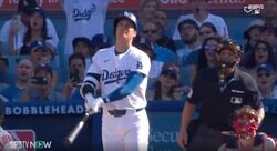 球場騒然！どこまで飛ばすんだよ！ 大谷翔平、超特大“場外アーチ”がヤバすぎる　ボールが頭上を通過… 観客たちのリアクションが話題に