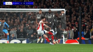 驚愕！ アーセナルMFの“ブーメランFK弾”にSNS騒然「曲がり方が凄すぎる」「メッシの右バージョン」「なんだありゃ」ライスが最強GK唖然のゴラッソを叩き込んだ瞬間