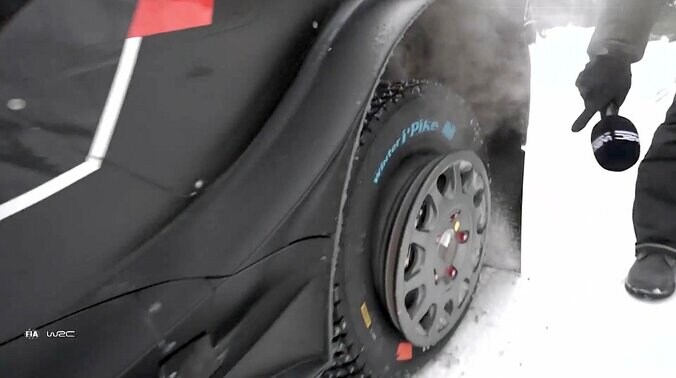 【写真・画像】「うわ、火ぃ吹いた」世界ラリー、“強烈アフターファイア”の瞬間…放送席も思わず注目「珍しいな…あんなに」　1枚目