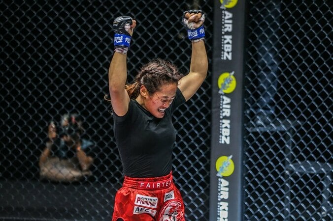 「ショッキング・サブミッション！」女子MMA、デビュー戦でのアップセットに驚きの声 2枚目