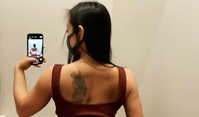 【写真・画像】36歳でおばあちゃんになった美女、鍛え上げた肉体美に驚きの声「ジェニファー・ロペスみたい」「もうちょっと布のある下着を着て」　2枚目