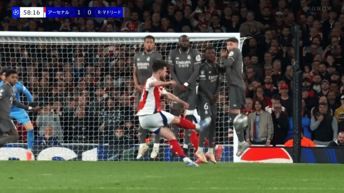 【写真・画像】キレキレ妙技！“超絶クライフターン”にファン大興奮「グロスの切り返し独特だよな」「うますぎ」「得意のキックフェイント炸裂」三笘薫元チームメイトが魅せた瞬間　1枚目