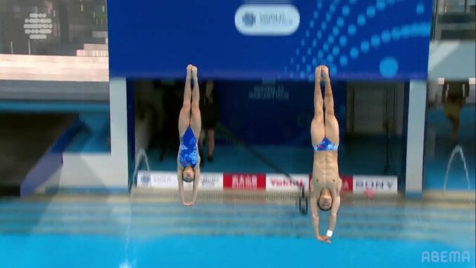 「あああ大きなミス！」いったい何が起きた？無敵中国がまさかの失敗！15歳女子の足が飛込台に接触し入水が大きく乱れた瞬間 3枚目