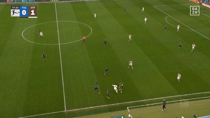 スタジアム騒然「4人くらい抜いた？」日本代表MFの“神業突破”にファン衝撃「こんな運べたんや」「完全に相手の虚をついたドリブル」 3枚目