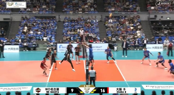 男子バレー、スパイクが脳天に“直撃”の珍光景 “痛いより恥ずかしい”珍事に本人も仲間も笑い 3枚目