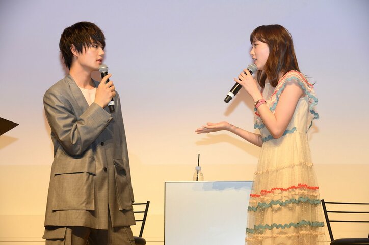 佐野勇斗、カッコよすぎて監督からダメ出し 飯豊まりえが証言