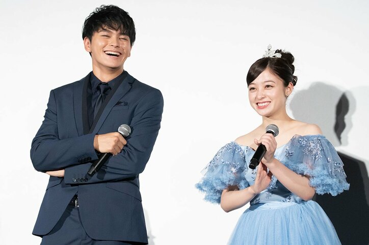 片寄涼太&橋本環奈の舞台挨拶にGENERATIONSがサプライズ登場!ファンも大喜び 映画『午前0時、キスしに来てよ』