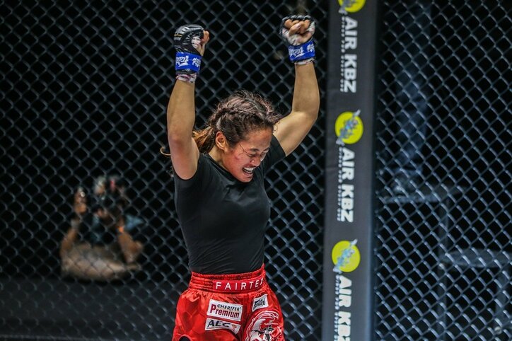 「ショッキング・サブミッション！」女子MMA、デビュー戦でのアップセットに驚きの声