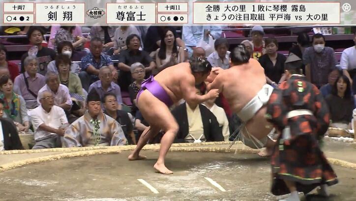 【写真・画像】「良い男すぎる」尊富士、転んだ対戦力士に咄嗟のジェントルマンな振る舞い 瞬間の“優しさ”に惚れ惚れ「さすがだ」　1枚目