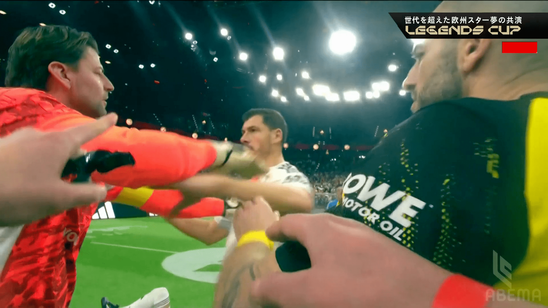 【写真・画像】45歳が衝撃弾！元ドルトムントFWが“神業ジャンピングボレー”を炸裂「現役級ゴラッソ」「ペトリッチえっぐ」ファン大興奮　1枚目