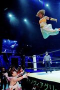 坂崎ユカ、涙の王座奪取…女子プロレス界屈指の“ハイフライヤー”ぶり発揮で中島翔子とのライバル対決を制す