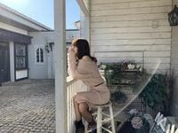 「女神みたいだ」柏木由紀、“あざとい”肩出し＆萌え袖ニット姿にファン悶絶