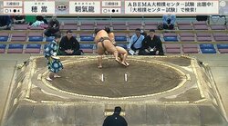 「そんな投げ方ある？」館内から“悲鳴”の衝撃決着 決まり手係を悩ます“珍手”に反響