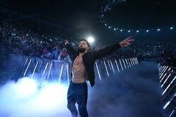 “悪役”のはずが温かすぎる…かつて日本でも活躍したトップヒールが母国凱旋→祖母と笑顔の2ショットにファンもホロリ