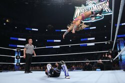 「スローでも映える」24歳元体操女子レスラー、“美しすぎるムーンサルト”で圧殺KO 荒々しくも「美しい飛行姿勢」で無敗継続