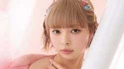 最上もが、まさかの『FLASH』初撮り下ろしグラビア カラフル＆モノクロームで見せる“最上らしさ”