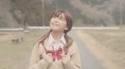 宇野実彩子、ルーズソックスにツインテの女子高生姿に反響