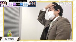 頭を抱える森内九段、「行け！行け！」と叫ぶ屋敷九段 将棋界初の監督業に名棋士たちが大慌て