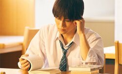 岩⽥剛典、20代最後の制服姿を披露！『パーフェクトワールド君といる奇跡』高校時代の場面写真解禁