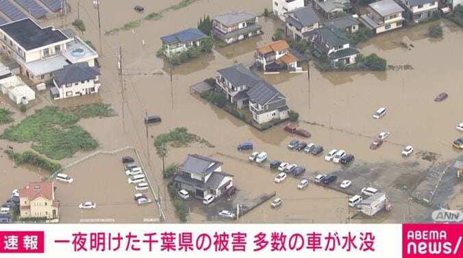 水没した住宅や車