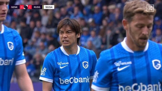 「さすが10番」伊東純也の圧巻コントロールショットにファン喝采「ナイスシュート」「すげーいいコース」右足インサイドで高精度シュートの瞬間 4枚目