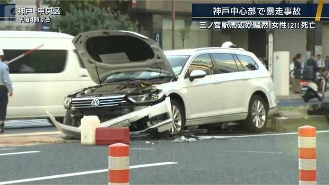 大破した車