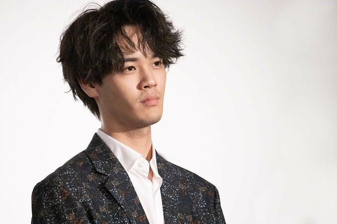 片寄涼太、鈴木伸之、町田啓太、佐野玲於ら“王子たち”が白石聖の似顔絵で対決！『PRINCE OF LEGEND』初日舞台挨拶 23枚目