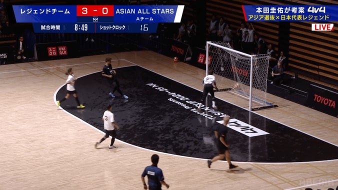 本田圭佑の“黄金の左”に会場騒然！“圧巻ダイレクトループ”が「うめえｗ」「綺麗に決まったな」レジェンドマッチで圧巻弾 4枚目