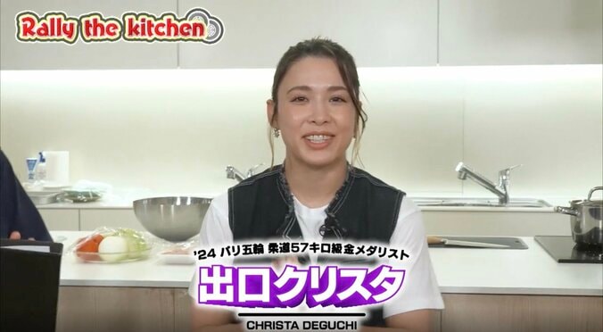 パリ五輪柔道金メダル・出口クリスタ、　元横綱と握力対決でまさか「強くなってる」 現役時代を超えるパワーに驚き 5枚目