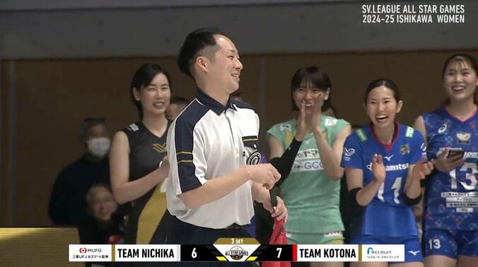 弾丸サーブを披露して拍手喝采