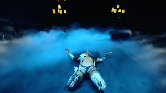 【映像】美女レスラー、“オカルト”新ビジュアル＆脅威の柔軟パフォ