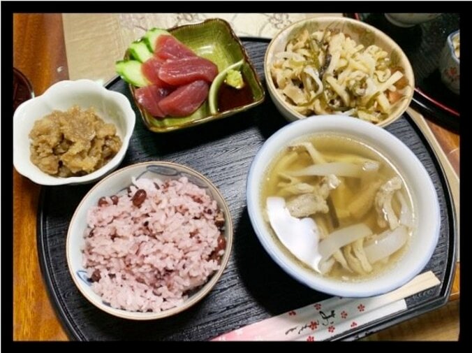 ギャル曽根、娘が“沖縄のお正月料理”を4杯おかわり「お肉がびっくりするくらい柔らかくて」 1枚目