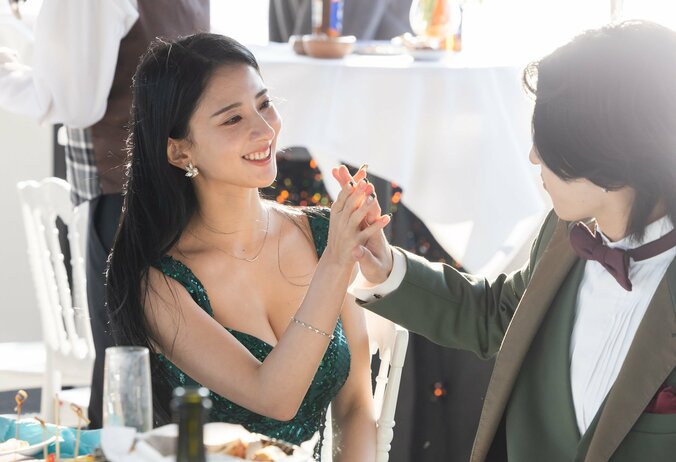 【写真・画像】9頭身スタイルを誇る美女モデル、ハイスぺ男性たちから圧倒的にモテまくり！他女性たちを差し置いて超余裕「やんな〜って感じ」　3枚目