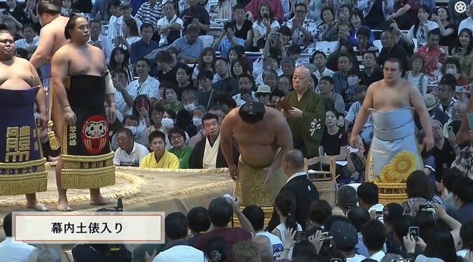 金色の化粧まわしが眩しい若元春