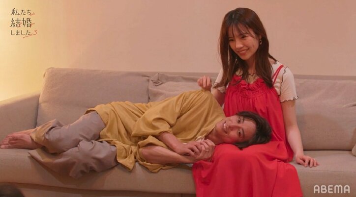 島崎遥香、佐野岳を膝枕！ぱるるは「罰ゲーム」佐野は「ご褒美」と幸せ顔『私たち結婚しました3』第6話