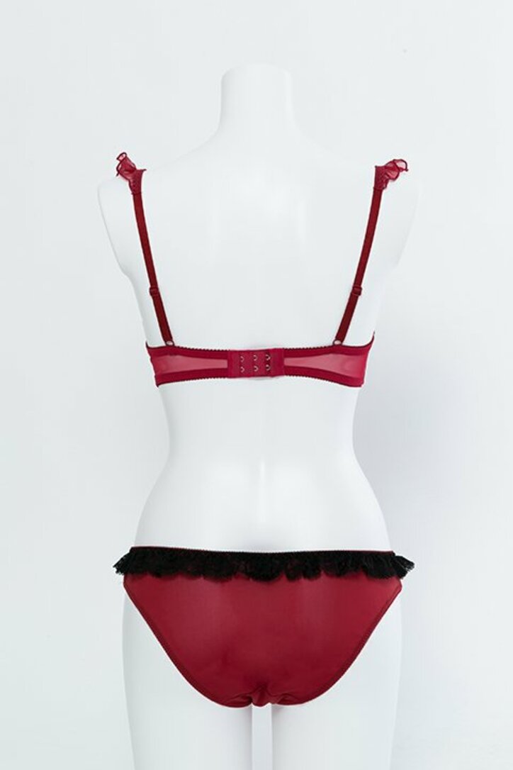『ローゼンメイデン』真紅と水銀燈が大人可愛いランジェリーに【画像22枚】