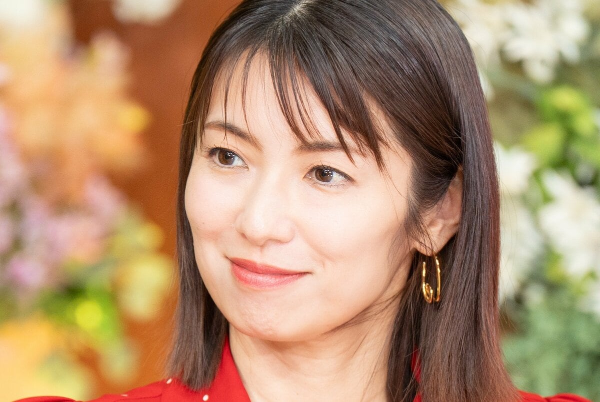 43歳で出産・内山理名（44）、おもちゃで遊ぶ長女の写真を公開 夫