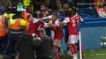 これぞビッグロンドン・ダービー！試合最終盤にマイボールを巡って場外乱闘が勃発「こっちのボールだって言ってんだろ！」