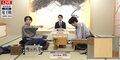 小さな侵入者！？背後に迫る“影”にも動じない藤井聡太竜王の様子が話題 ファンはあわあわ「無視できない」「ちょw」