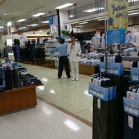 ムーディ勝山、謎の警備に守られる姿が話題に「孤独から守られてます」