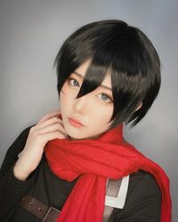 タイ人コスプレイヤー・Anongが「進撃の巨人」ミカサのアンニュイショット公開 美しい黒髪ショートにファンうっとり