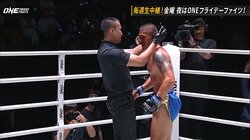 残り0秒、衝撃KOに「え…何が起こった？」敗者が呆然！ 劇的決着に「ウソだぁ！！」実況も絶叫