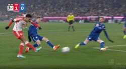 「大砲かよ！」「速すぎて見えねえ…」時速100キロ超えの“爆速弾丸シュート”が炸裂した瞬間　ビタ止めトラップ→神ターンからドイツの神童がエグすぎる一撃