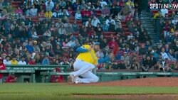 これは怖い…！ 元・日本ハムの助っ人に危険すぎる“ピッチャーライナー”が飛んだ瞬間　衝撃の爆速打球にファン騒然「大丈夫かよ」「一歩間違えたら…」