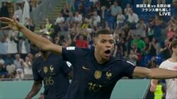 ゴール後にスタンドにダッシュ→観客を煽る！怪物・エムバペの体で押し込む一撃にスタジアムのボルテージも最高潮