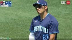 鈴木誠也、怒りのパンチ！ 一体、何が起こった…！？ まさかの落球にグラウンドをぶん殴ってブチギレ