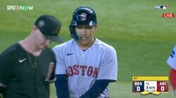 復活のマッチョマン・吉田正尚！2試合ぶり安打に安堵 塁上でニッコリマッチョポーズ「パワーはやっぱりすごいな」