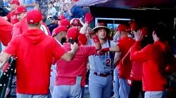 エンゼルス「ホームラン兜」が壊れる“まさか”の事態 3者連続本塁打13得点猛攻の最中でハプニング「兜酷使」「全部取れてるw」