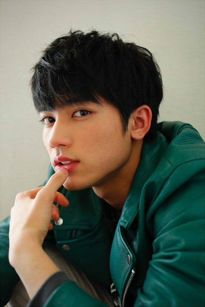 橋本環奈が男性3人の間で揺れ動く！  連続ドラマ初主演『1ページの恋』放送決定 8枚目